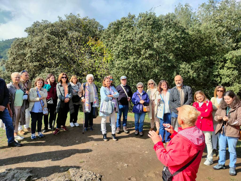El grupo durante la explicación de Inés Faes